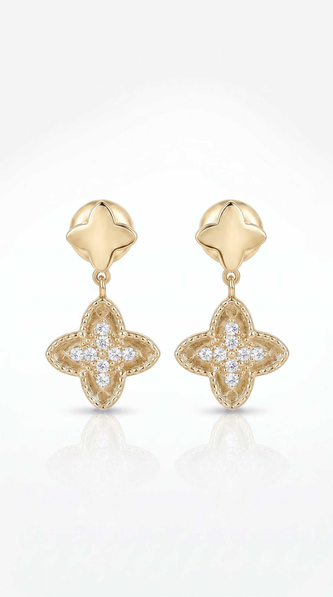 Boucles d’Oreilles "Isalyne" – Trèfles Scintillants & Élégants